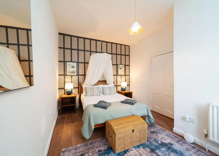 Central Apartments - Colonial