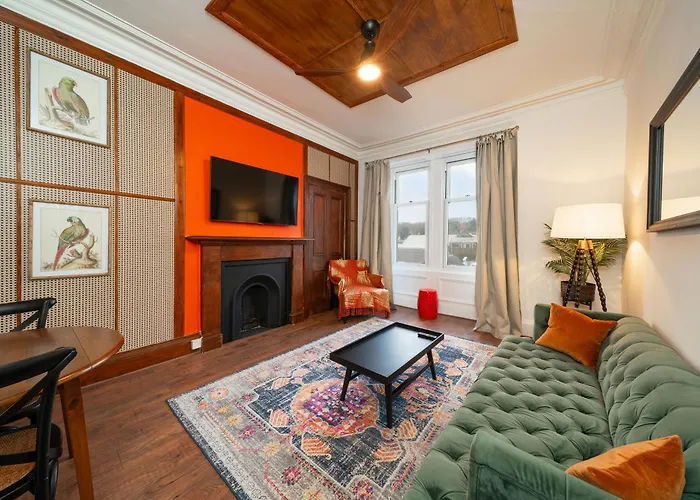 Central Apartments - Colonial