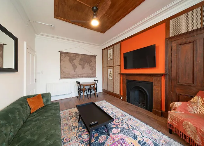 Central Apartments - Colonial