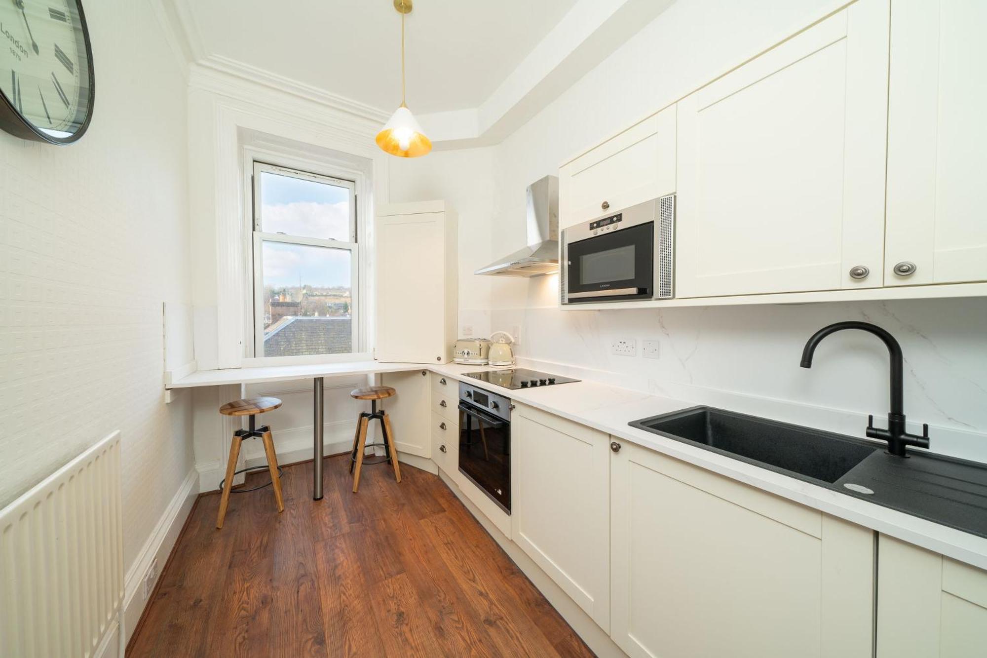 Apartment - Colonial *
